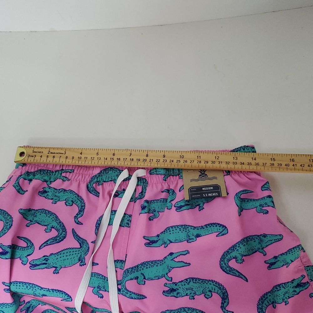 Chubbies The Glades 5.5" Classic Swim Trunks Alligator Print M NWT - Picture 8 of 10